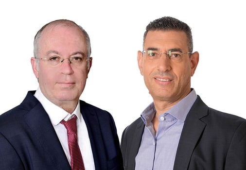 מימין: איציק טאוויל, לצילום: גבע טלמור; אבי ברזילי, מנכ״ל אפי נכסים, צילום: תמר מצפי